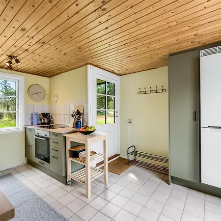 Ljuba - 700m From The Sea By Interhome